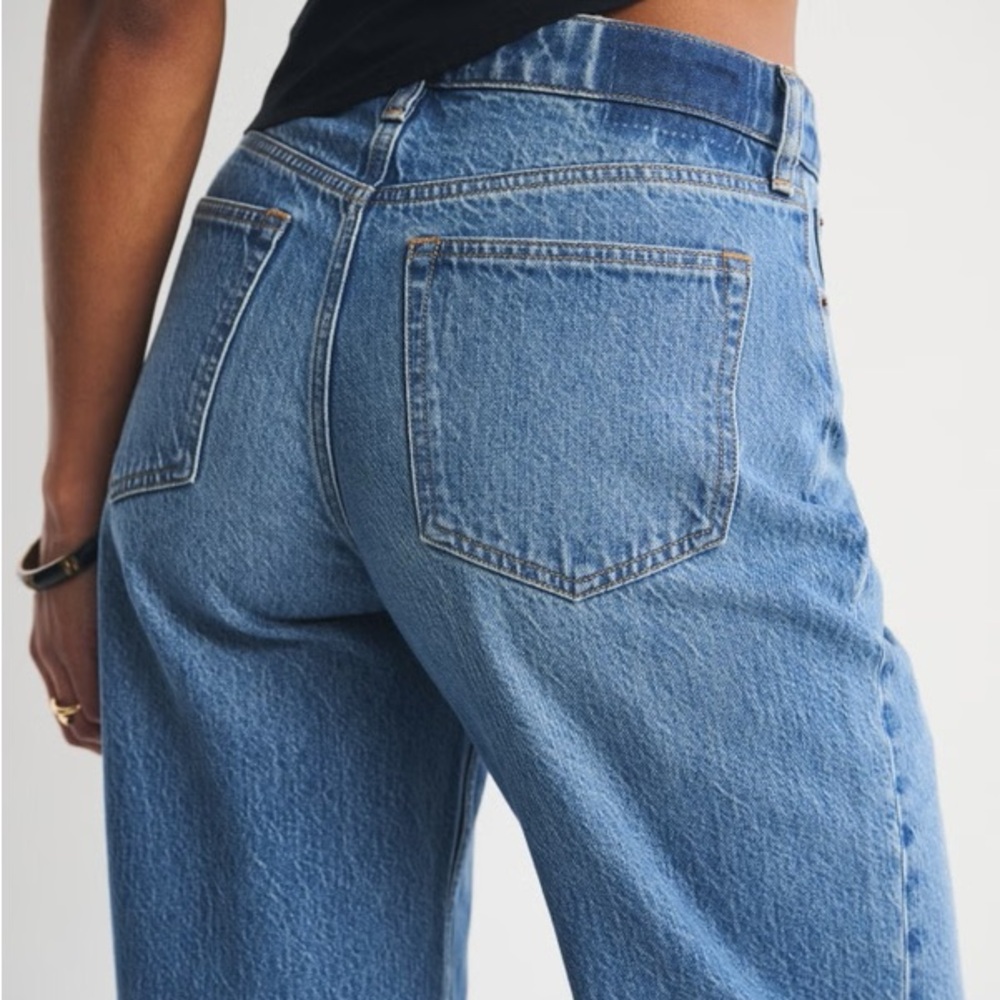 Abercrombie & Fitch Women’s curve love high rise loose jean